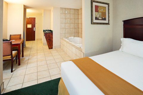 Express By Ihg Hotel 2*