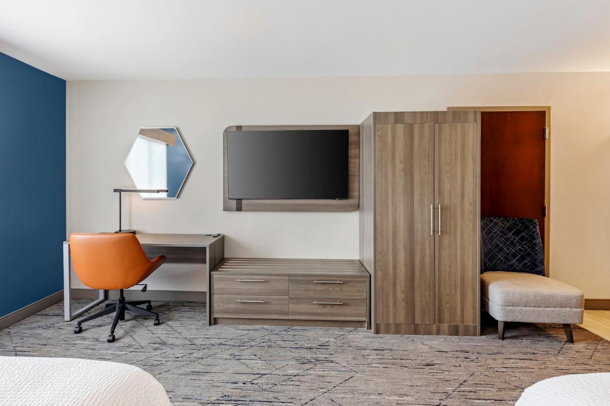 Express By Ihg Hotel