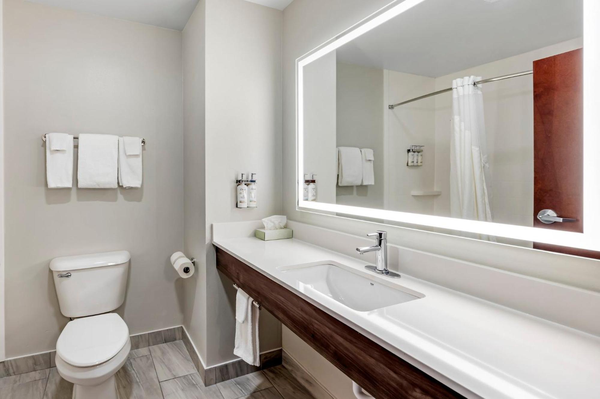 Express By Ihg Hotel 2*