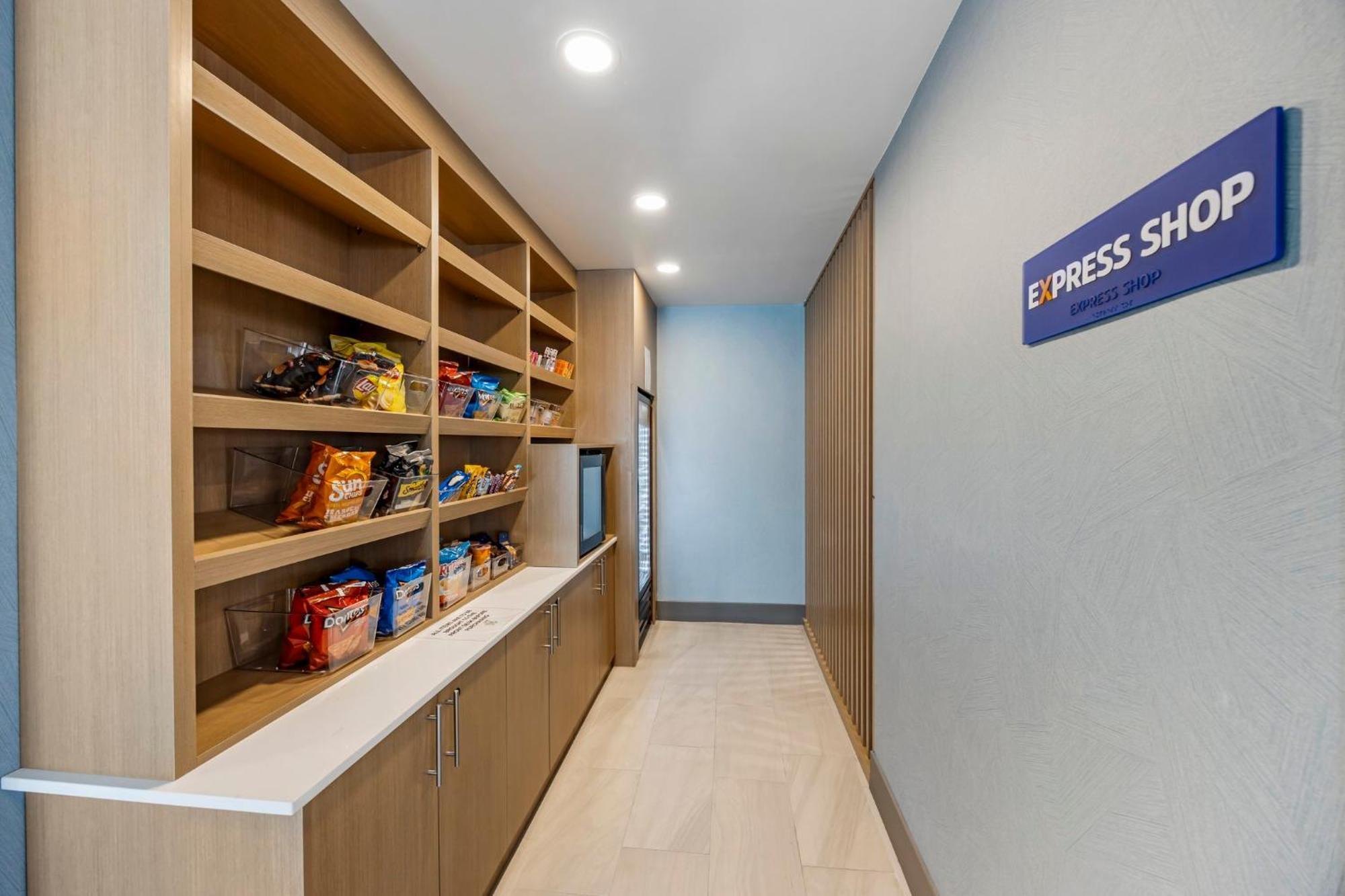 Express By Ihg 2* White House